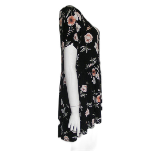 TORRID Top/Tunic, 1/1X, Black, Floral, Scoop neck, Short sleeves, Rayon - Picture 6 of 11